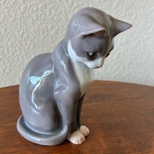Vintage B&G Royal Copenhagen 1876 Grey and White Porcelain Cat